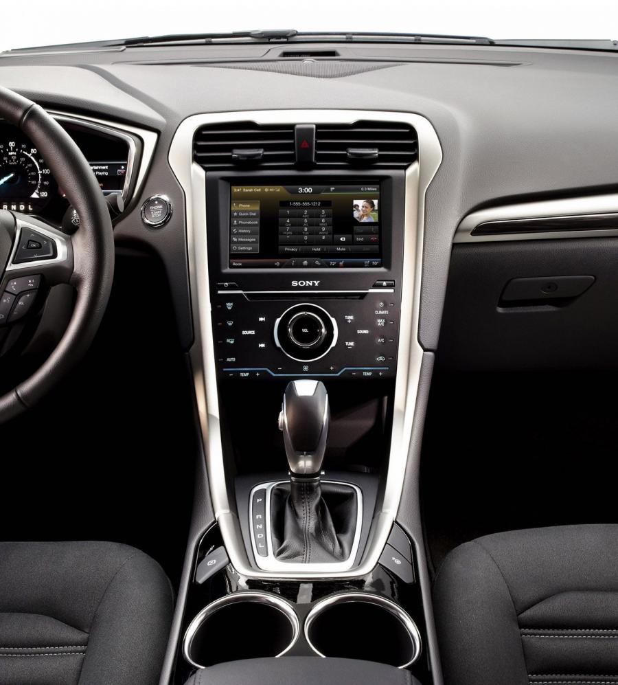  Ford Fusion Hybrid Titanium 2013 года  (фото 18 из 22)
